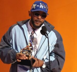 kendrick lamar thanking folks after receiving award