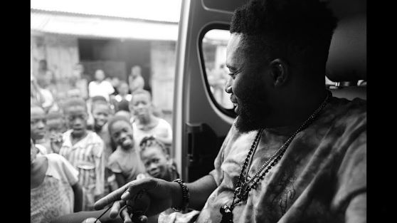 Official Video-Juls – Saa Ara Ft. Kwesi Arthur x Akan