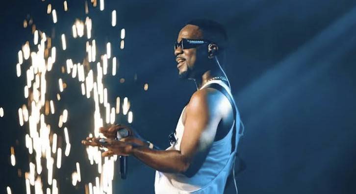 Sarkodie Thrills Over 80,000 Fans at Rapperholic 2026 in Kumasi, Honours Daddy Lumba and Kneels to Thank Fans at Dawn Sarkodie Thrills Over 80,000 Fans at Rapperholic 2026 in Kumasi, Honours Daddy Lumba and Kneels to Thank Fans at Dawn